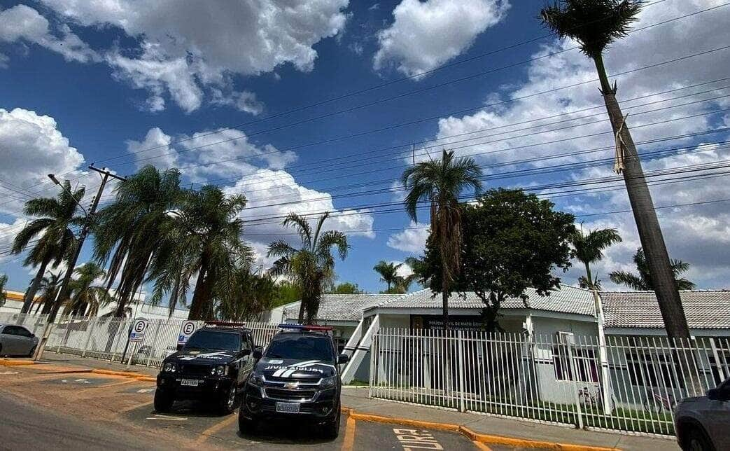 Homem é preso em flagrante pela Polícia Civil após quebrar casa de ex-namorada e fazer ameaças