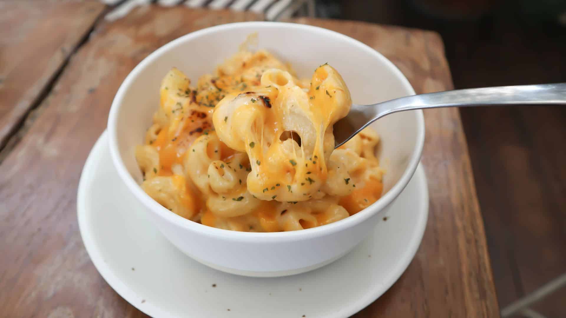 Macarrão com molho de queijos