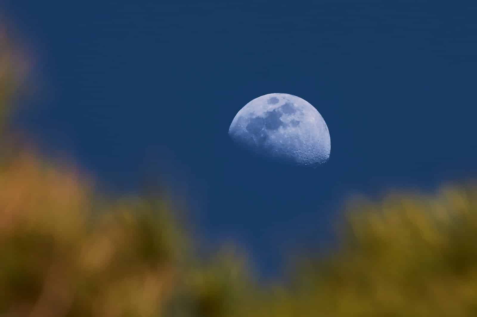 Mente em Movimento -  Desvendando a Influência da Lua em Gêmeos no Horóscopo Diário Foto Canva