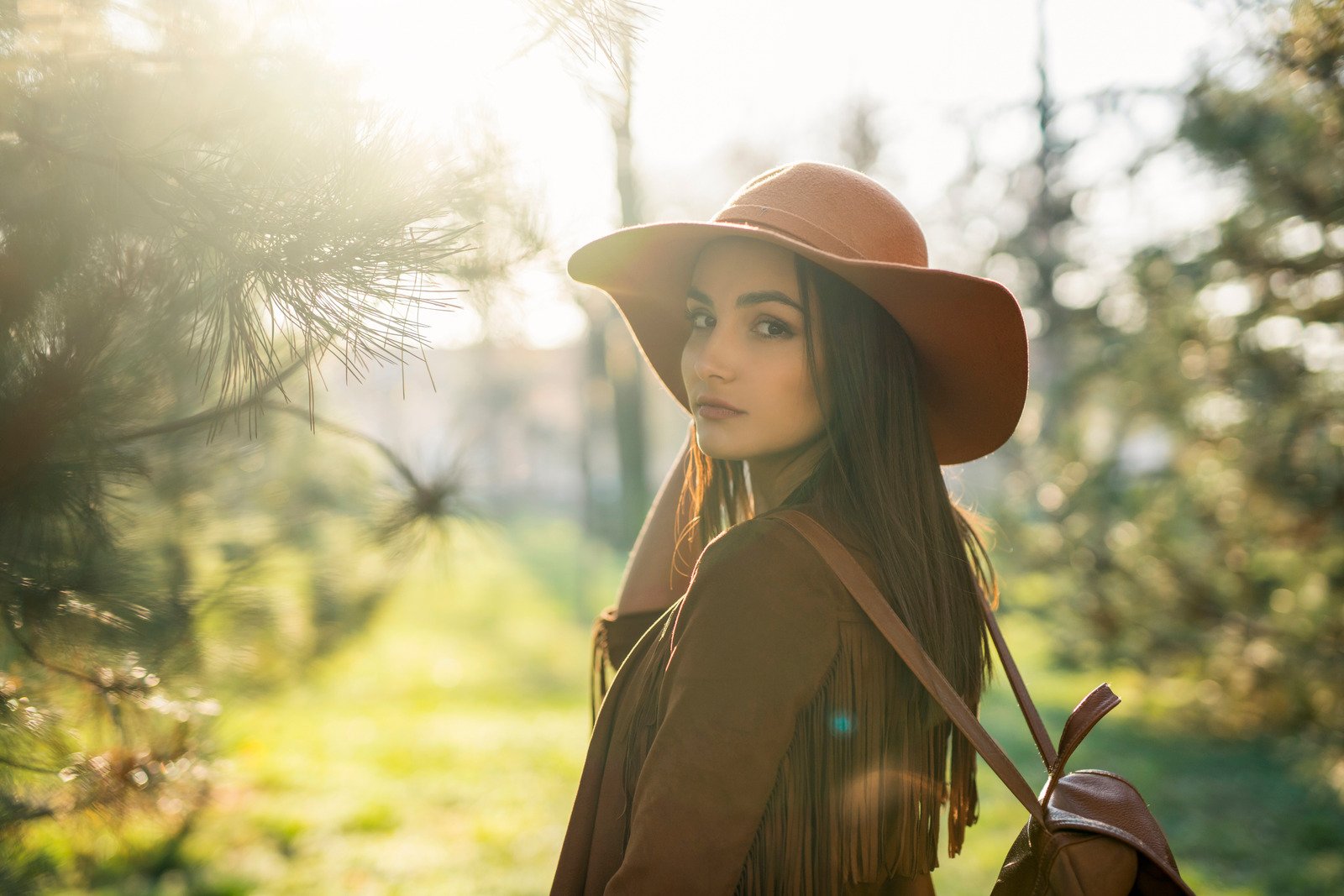 Mulher feliz brilha de felicidade - Foto Canva