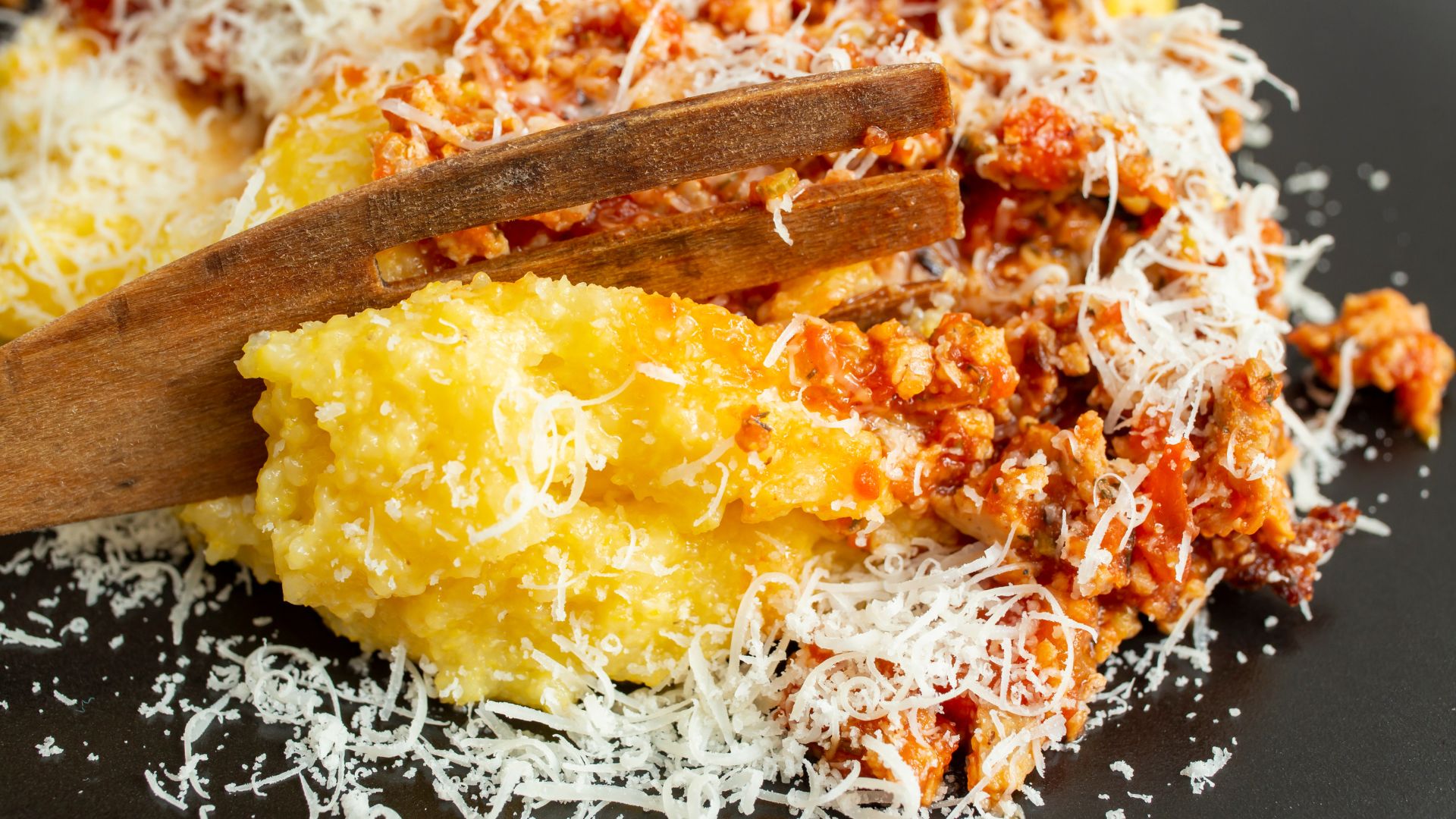 Polenta com carne moída