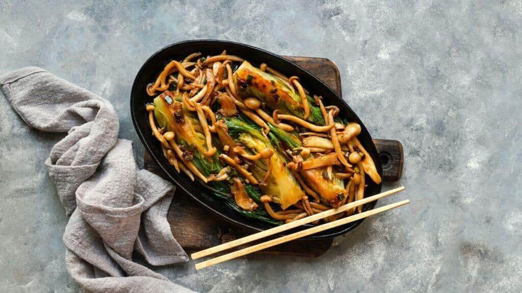 Aprenda a fazer a receita de shimeji na manteiga com shoyu e cebolinha