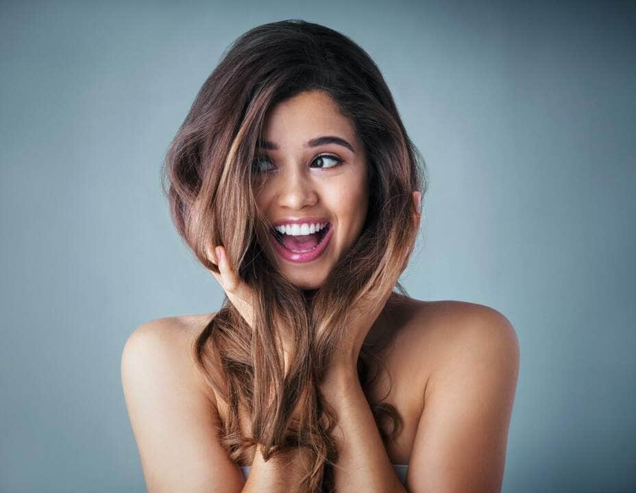 Horóscopo para fevereiro de 2024: previsões deste mês para o seu signo 8 Uma mulher bonita com cabelos cacheados - Fotos do Canva