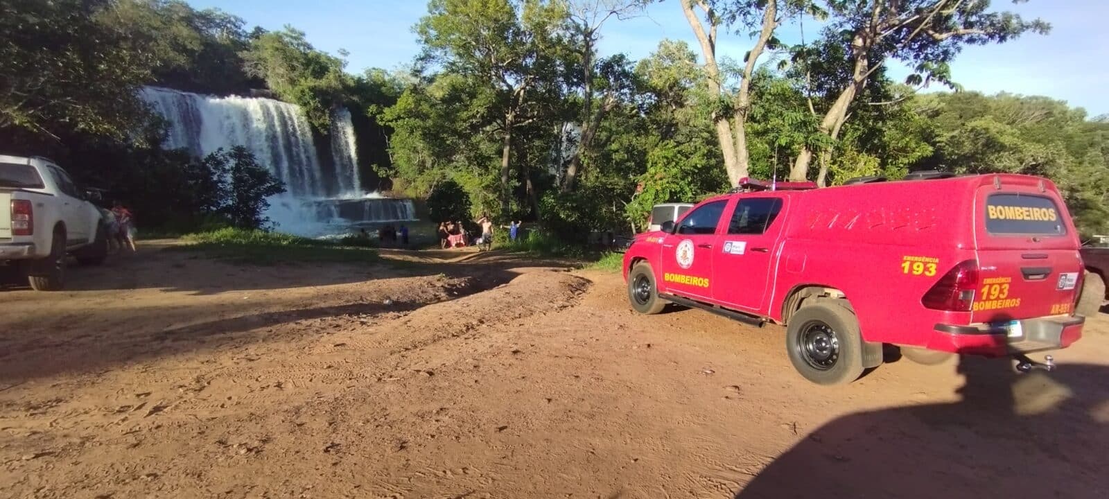 Sargento da Polícia Militar é socorrido após se afogar em cachoeira