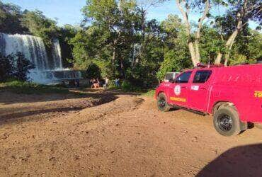 Sargento da Polícia Militar é socorrido após se afogar em cachoeira