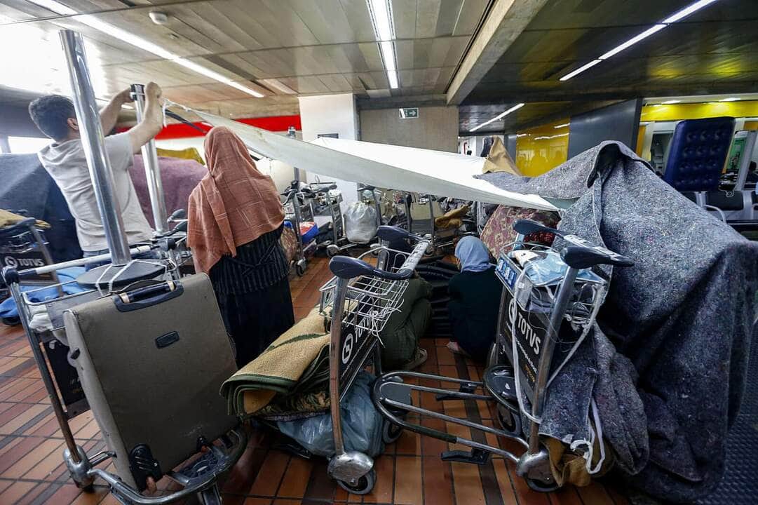 RETROSPECTIVA_2023 - Refugiados afegãos acampados no Aeroporto de Guarulhos. - Foto: Paulo Pinto/Agência Brasil