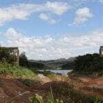 Brumadinho (MG), 23/01/2024 -Pontilhão por onde passavam os trens que carregavão o minério, no local onde funcionava a mina Córrego do Feijão da Vale do Rio Doce. Foto: Tânia Rêgo/Agência Brasil