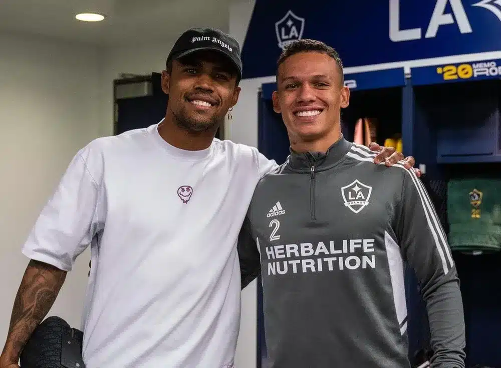 calegari-douglas-costa.jpg