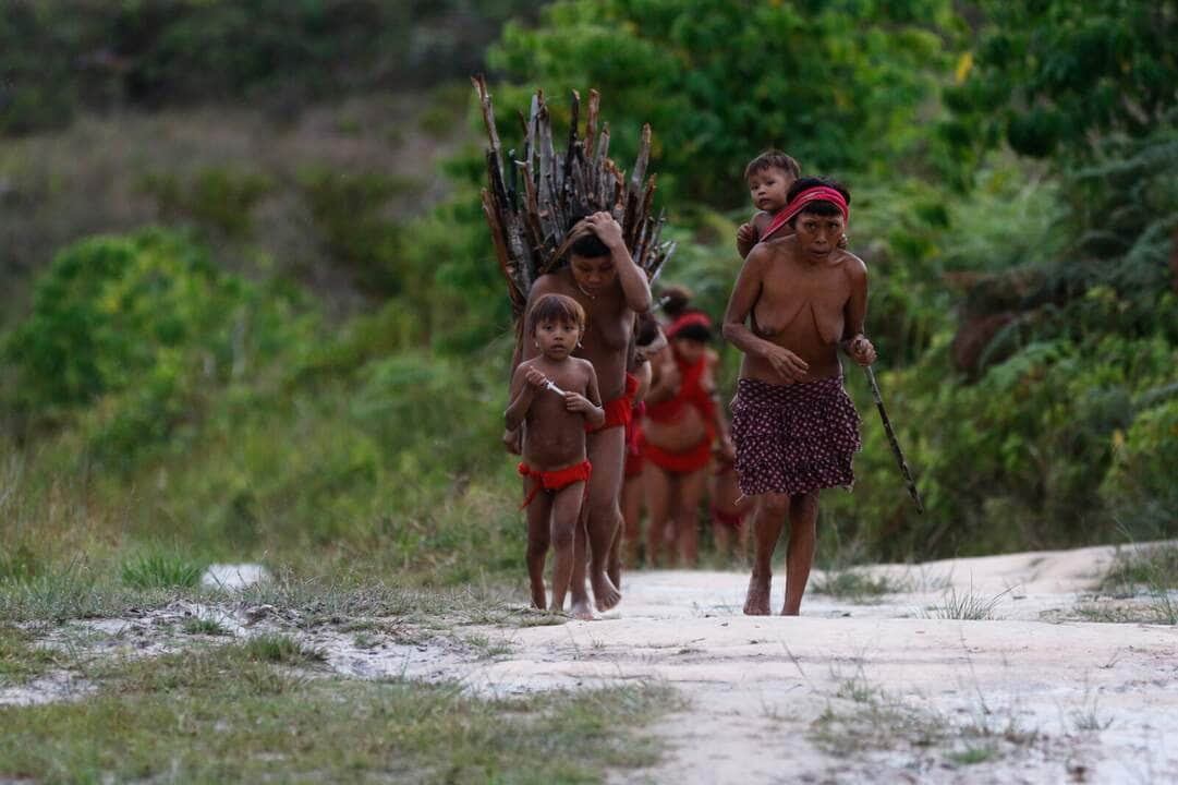 Surucucu (RR), 09/02/2023 - Mulheres e crianças yanomami em Surucucu, na Terra Indígena Yanomami. Foto: Fernando Frazão/Agência Brasil