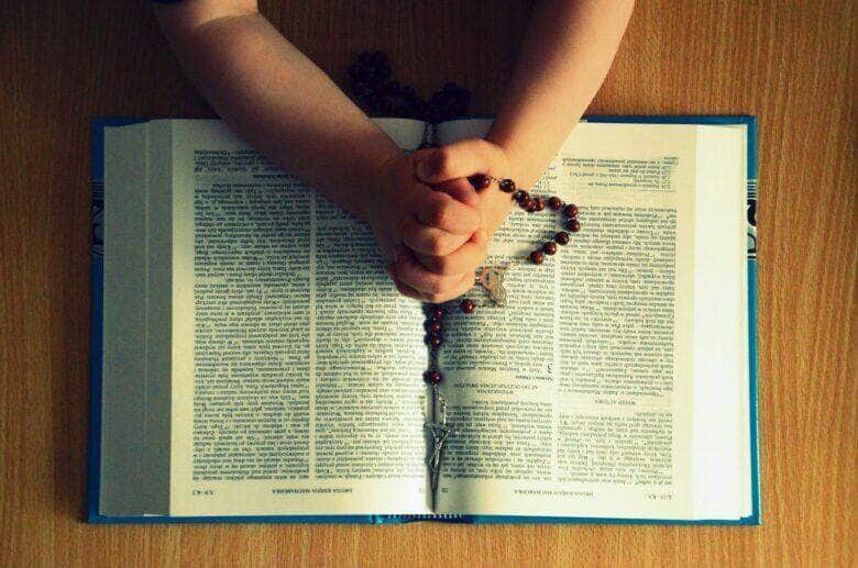dicas de nomes para grupos religiosos - Fotos por Canva