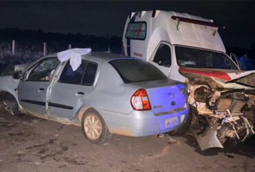 Renault Clio e ambulância batem de frente deixa jovem morto em MT