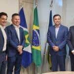 Em Brasília, o governador Mauro Mendes, o suplente de Senador, Mauro Carvalho ,e o secretário-chefe da Casa Civil, Fábio Garcia, se reuniram o presidente da Aneel, Sandoval Feitosa.               Crédito - Lucas Rodrigues/Secom-MT