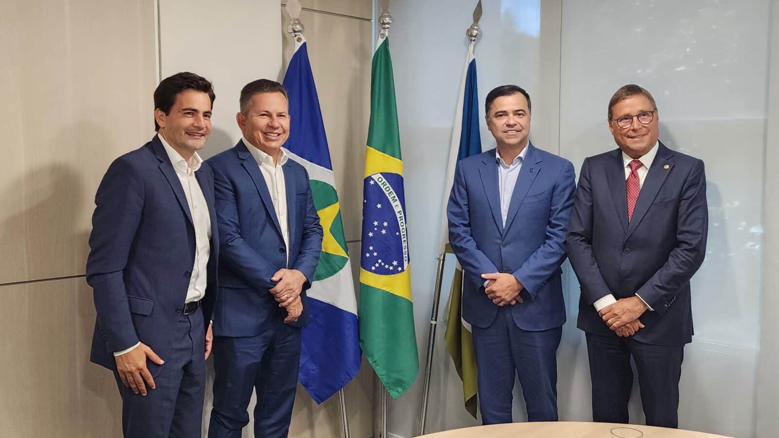 Em Brasília, o governador Mauro Mendes, o suplente de Senador, Mauro Carvalho ,e o secretário-chefe da Casa Civil, Fábio Garcia, se reuniram o presidente da Aneel, Sandoval Feitosa.               Crédito - Lucas Rodrigues/Secom-MT