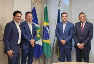 Em Brasília, o governador Mauro Mendes, o suplente de Senador, Mauro Carvalho ,e o secretário-chefe da Casa Civil, Fábio Garcia, se reuniram o presidente da Aneel, Sandoval Feitosa.               Crédito - Lucas Rodrigues/Secom-MT