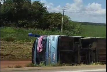 Acidente de Ônibus na BR-163 em Lucas do Rio Verde deixa 11 passageiros feridos