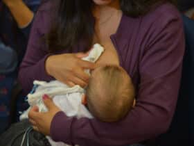 Ministro Arthur Chioro lança a nova campanha de aleitamento materno.  Participa da solenidade a madrinha da Semana Mundial de Amamentação (SMAM) de 2014, a atriz Nívea Stelmann, com sua filha (Wilson Dias/Agência Brasil)