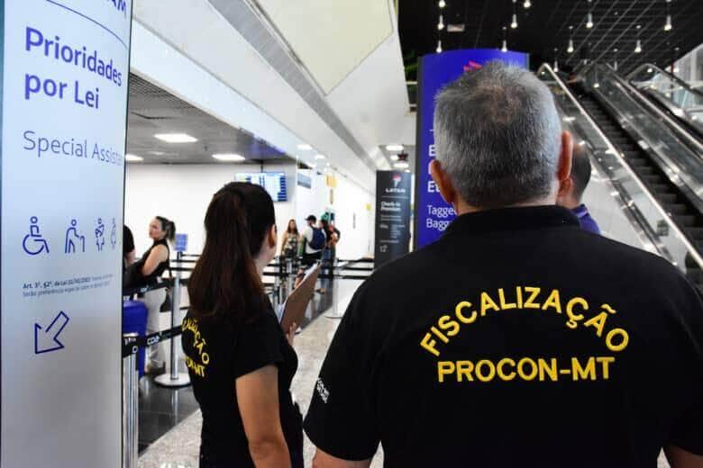 Fiscalização constata venda de produtos vencidos em supermercado em Colíder