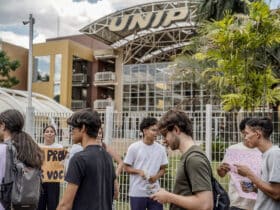 Brasília-DF, 12. 11. 2023, Candidatos chegam para fazer a segunda etapa da prova do Enem 2023, na UNIP em Brasília. Foto: Rafa Neddermeyer/Agência Brasil