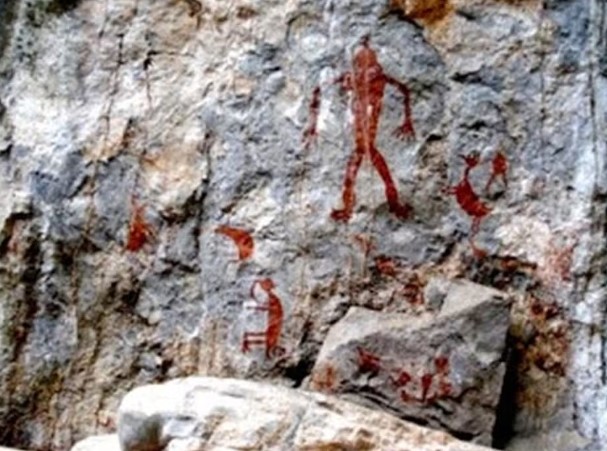 Os sítios arqueológicos podem variar em tamanho e complexidade, e muitos deles são protegidos por leis para garantir sua preservação e estudo adequados.