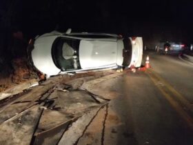 Motorista embriagado tomba veículo próximo ao Portão do Inferno, em Chapada dos Guimarães