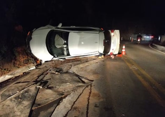 Motorista embriagado tomba veículo próximo ao Portão do Inferno, em Chapada dos Guimarães