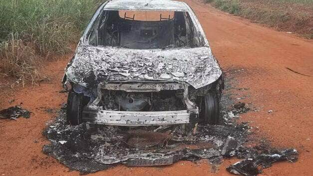 Corpo carbonizado é encontrado dentro de veículo incendiado em Sorriso