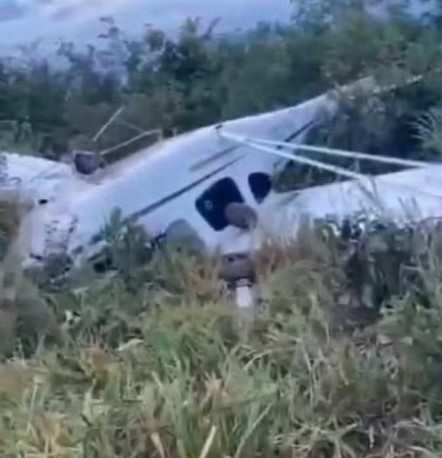 Aeronave capota durante decolagem em Mato Grosso e piloto escapa ileso do acidente