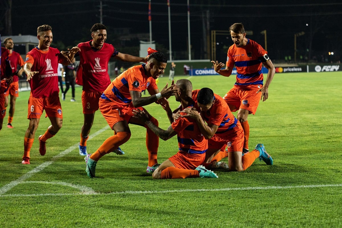 Defensor x Puerto Cabello; onde assistir ao vivo o jogo do Defensor nesta terça (13) pela Libertadores. Foto: Conmebol