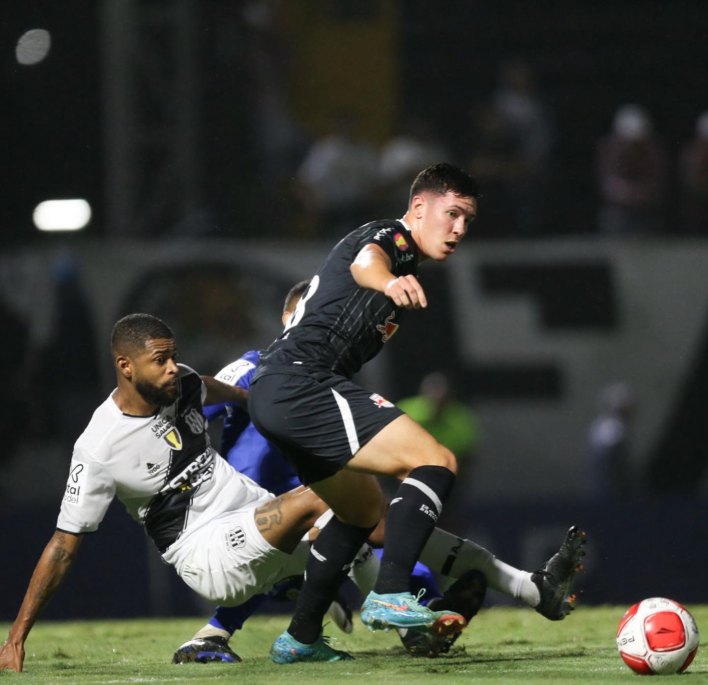 São Paulo x Bragantino; onde assistir ao vivo o jogo do São Paulo neste sábado (17). Foto: Ari Ferreira/RBB