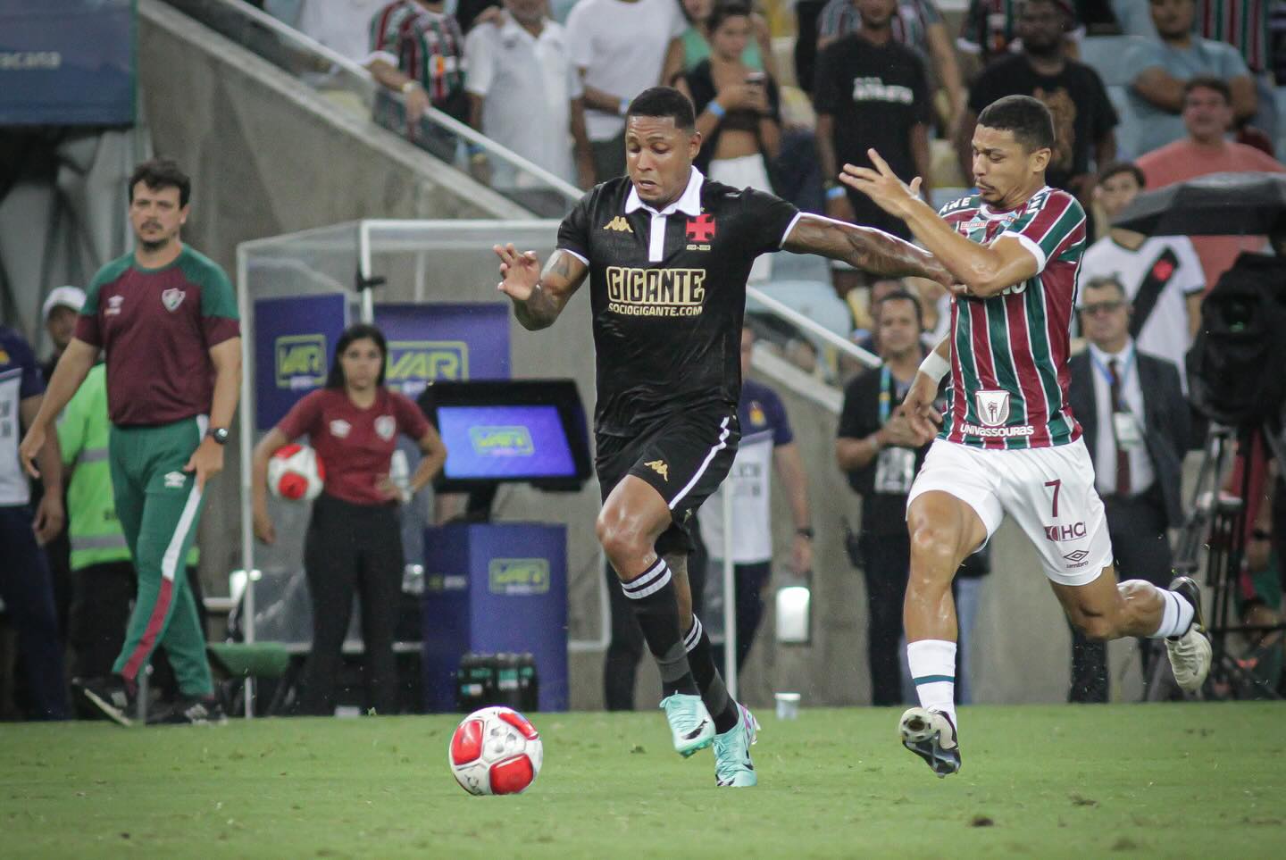 Botafogo x Vasco ao vivo; onde assistir ao vivo o jogo do Botafogo neste domingo (18). Foto: Daniel Ramalho/CR Vasco