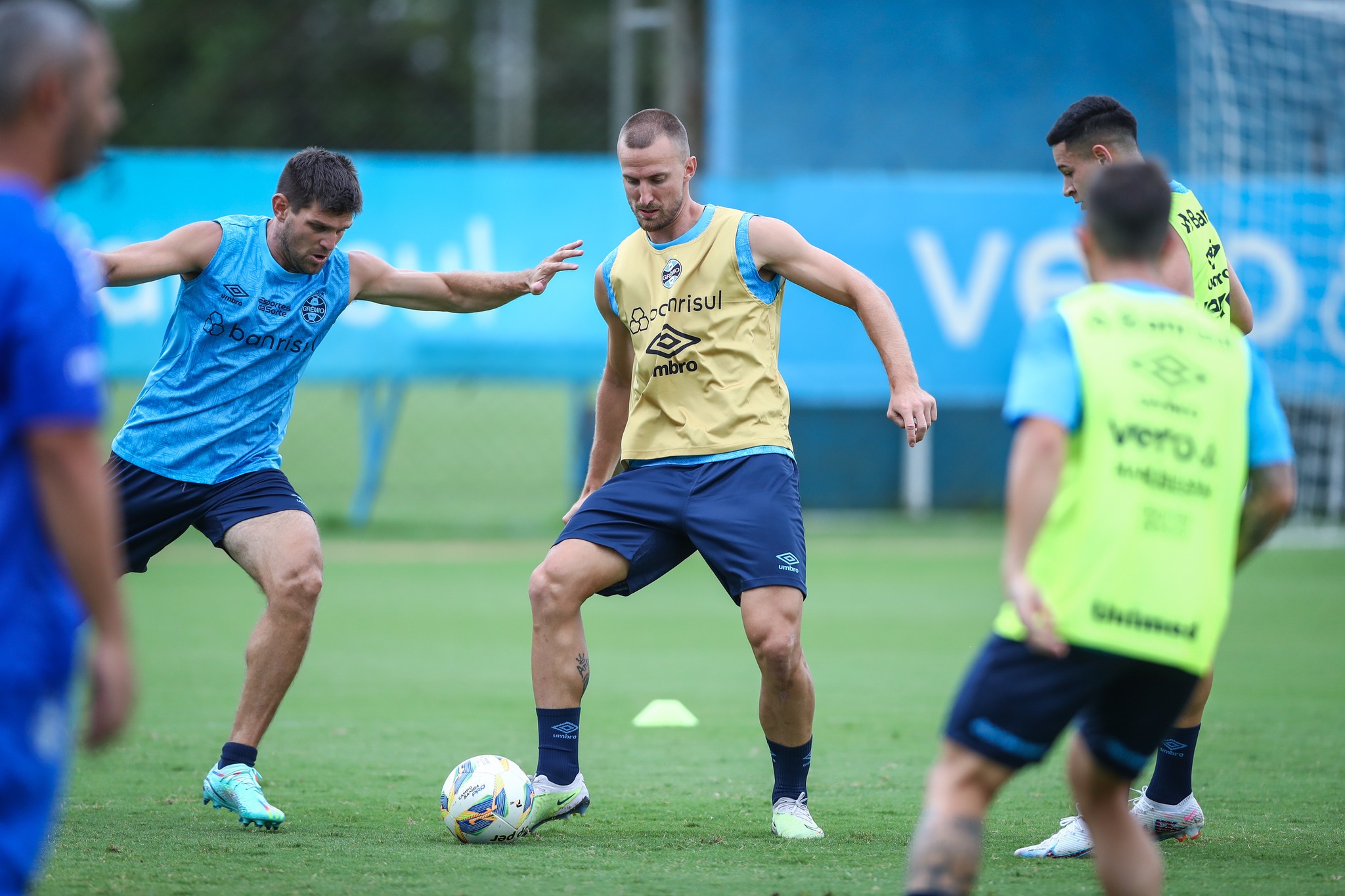 Internacional x Grêmio ao vivo; onde assistir, horários e escalações do jogo deste domingo (25). Foto: Lucas Uebel/GFBPA