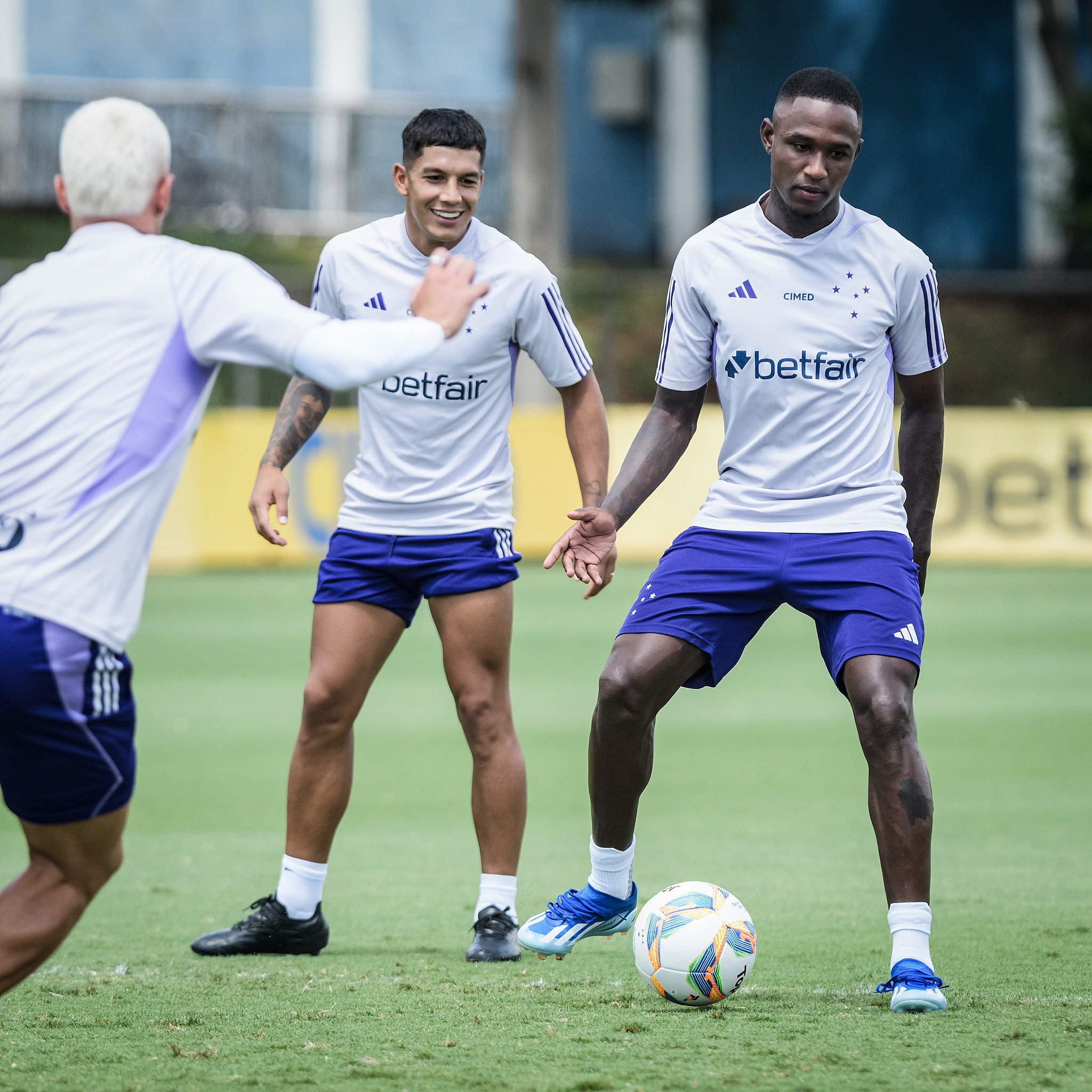 Tombense x Cruzeiro ao vivo; onde assistir, horário e escalações do jogo deste domingo (10) pelo Mineiro. Foto: Staff Images