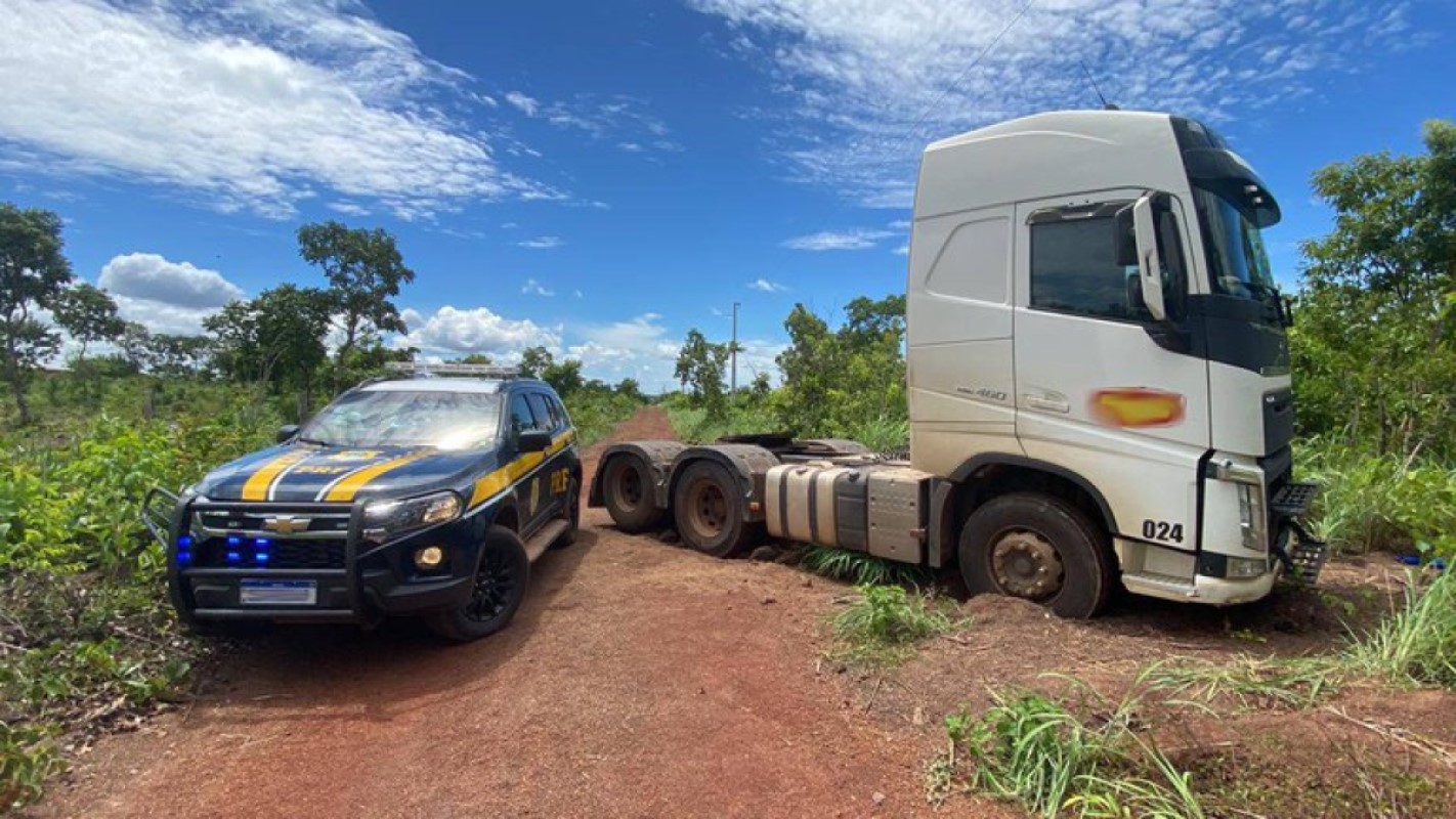 Com auxilio de moradora, PRF recupera caminhão roubado em Jangada (MT)