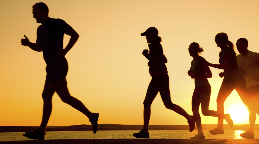 A atividade física ajuda a manter um peso saudável, controlar a pressão arterial e reduzir o risco de doenças renais.