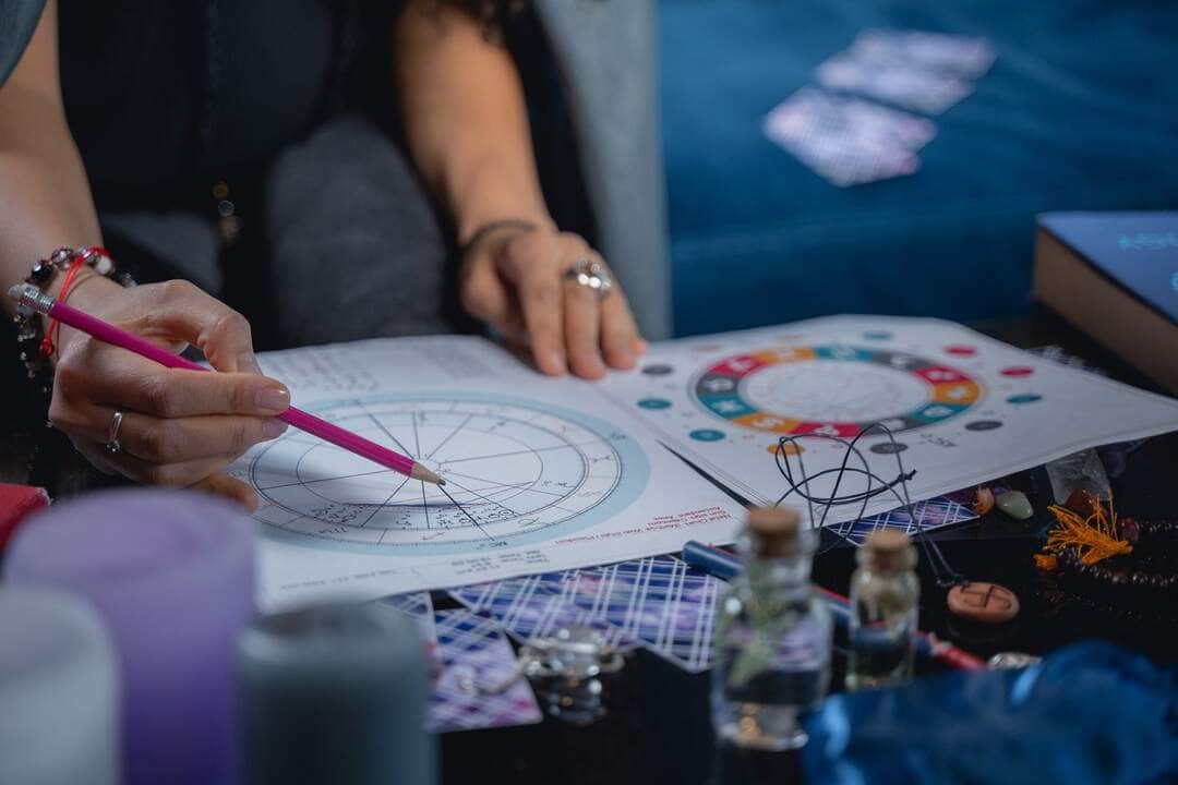 Entenda a Astrologia: o que é e como funciona? 6 Astrologia - Fotos do Canva
