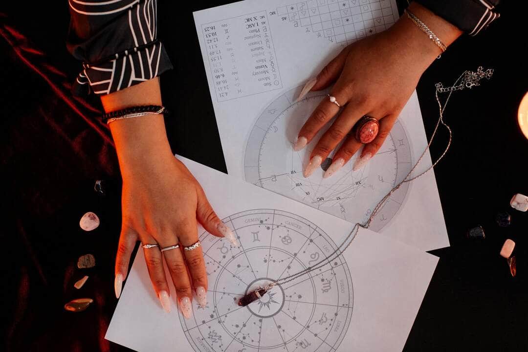 Entenda a Astrologia: o que é e como funciona? 16 Astrologia Moderna - Fotos do Canva