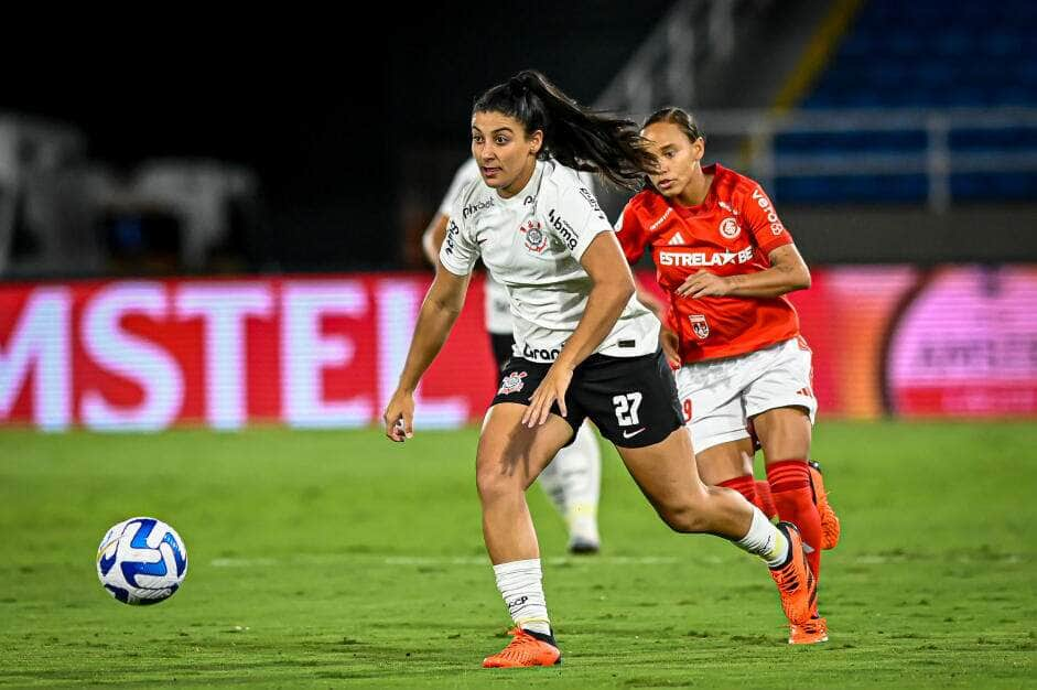 Duda Sampaio em ação durante jogo do Corinthians contra o Internacional