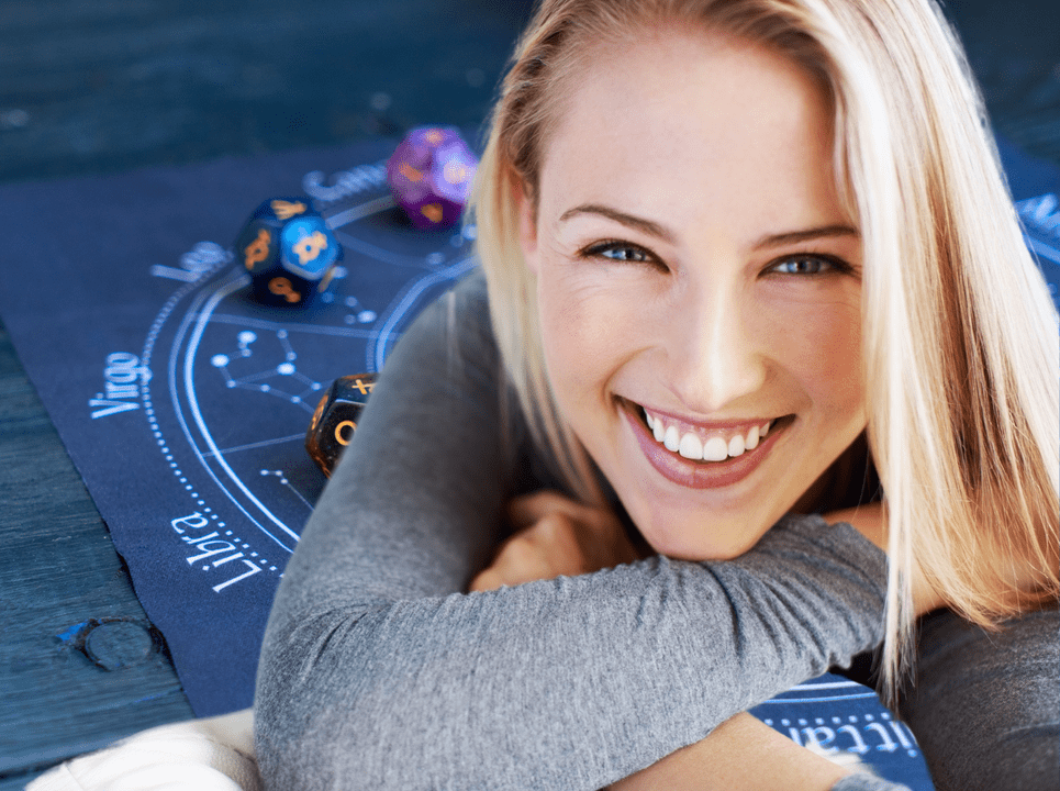 Peixes, Libra, Capricórnio e Virgem: Um Fim de Semana de Amor, Sucesso e Conquistas! 76 Mulher radiante, destaque para horóscopo
