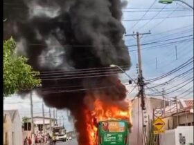 Incêndio em ônibus em Cuiabá assusta população e causa danos à rede elétrica