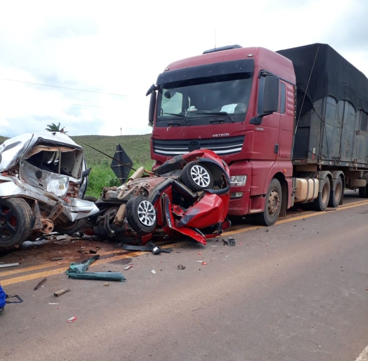 Engavetamento na BR-163 em Itaúba-MT deixa cinco vítimas, sendo três fatais