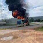 Incêndio em ônibus na BR-364 mobiliza equipes de resgate em Nobres