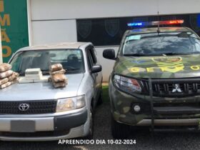 Quatro pessoas são presas com 17 tabletes de drogas em táxi abordado pelo Gefron em Cáceres