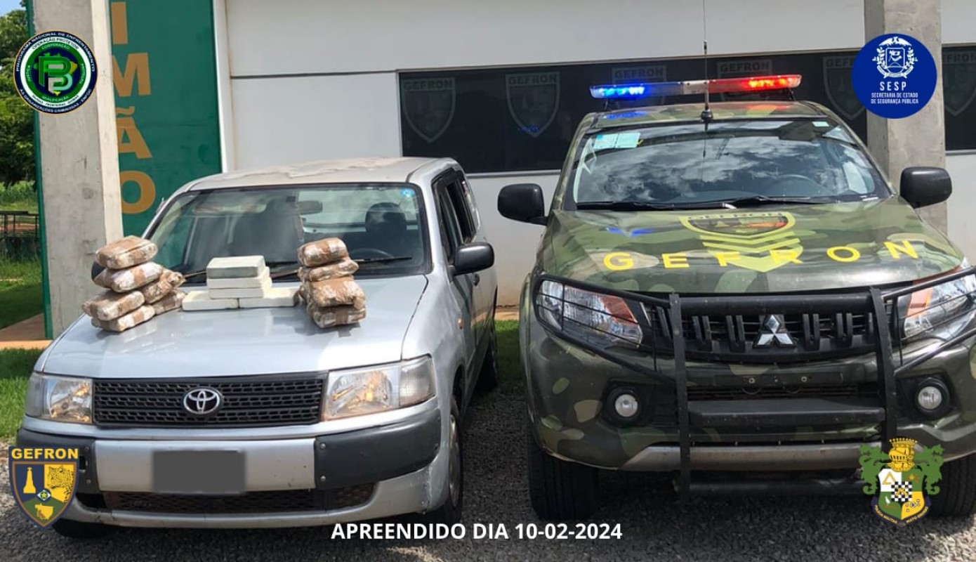 Quatro pessoas são presas com 17 tabletes de drogas em táxi abordado pelo Gefron em Cáceres