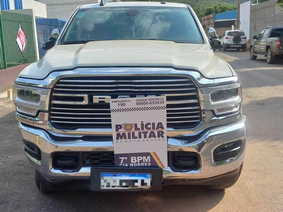 Ação conjunta da Polícia Militar de Nobres e Rosário Oeste resultou na recuperação do veículo e na prisão dos indivíduos em flagrante.
