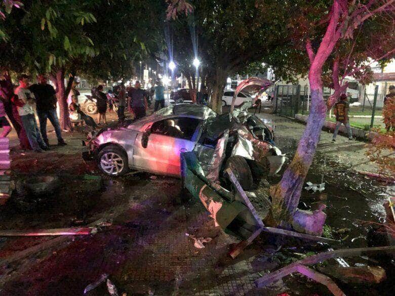 Tentativa de sequestro termina em capotamento e destruição em Cuiabá
