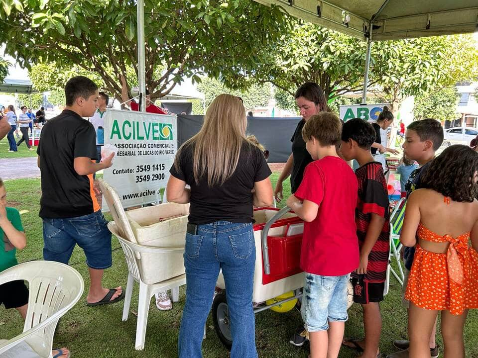 Rotary Day em Lucas do Rio Verde: ACILVE participa da festa e oferece picolés para a criançada