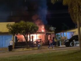 Incêndio destrói hamburgueria em Chapada dos Guimarães