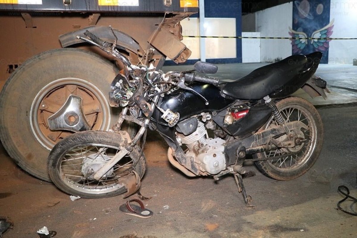 Jovem motociclista morre em acidente com carreta estacionada em Nova Mutum.