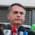 Brasília (DF), 18/10/2023, O ex-presidente Jair Bolsonaro, fala com jornalistas, na sede da Polícia Federal em Brasília. Foto: Valter Campanato/Agência Brasil