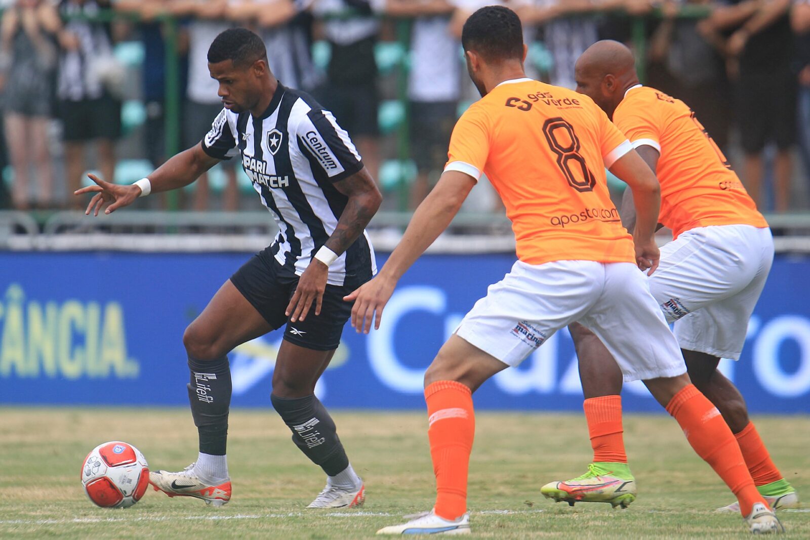 Botafogo perde para Nova Iguaçu, no Bezerrão, no Gama (DF), pela Campeonato Carioca. Por: Vitor Silva/Botafogo